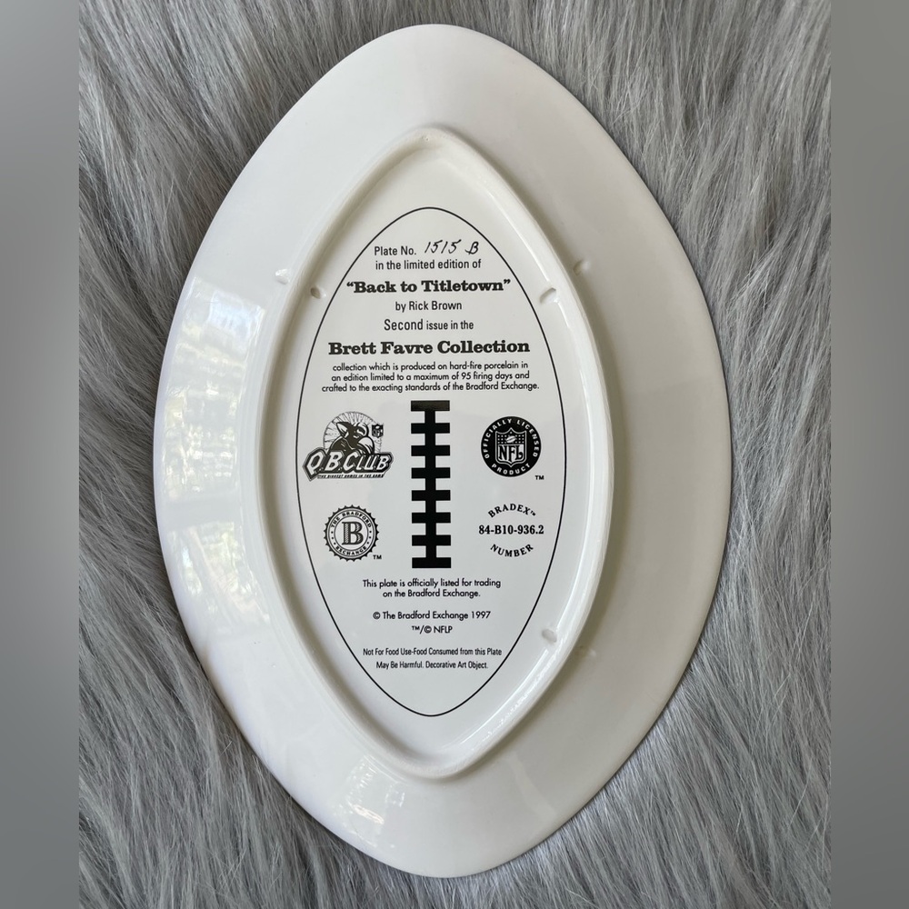 1997 Bradley Exchange Limited Edition “Back To Titletown” collectors plate. - Picture 2 of 3